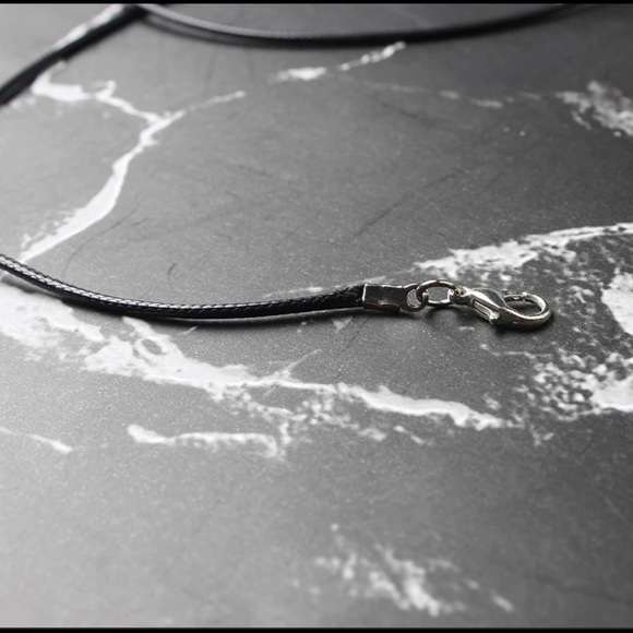 ‼️RELISTED‼️ Rose Quartz Crystal Silver Leather Necklace - Picture 11 of 14